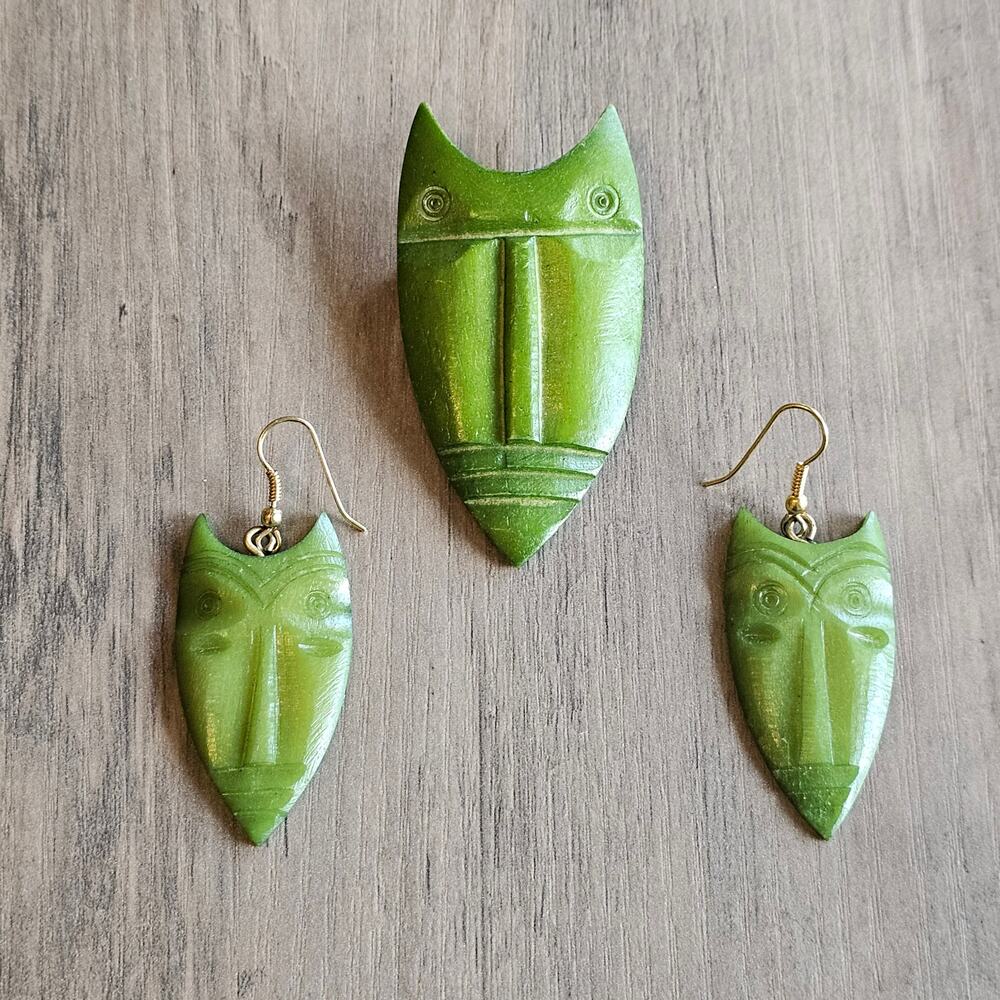 Vintage Green Wood Carved Tribal Face Mask Brooch & Earrings